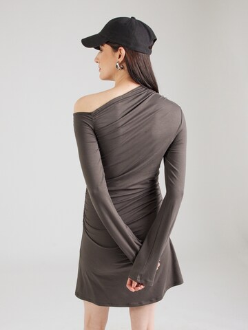 Robe 'Erin' WEEKDAY en marron