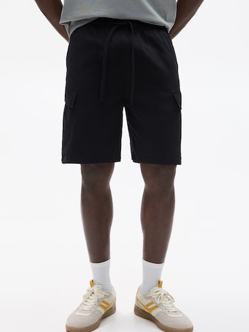 Loosefit Pantalon cargo Pull&Bear en noir : devant