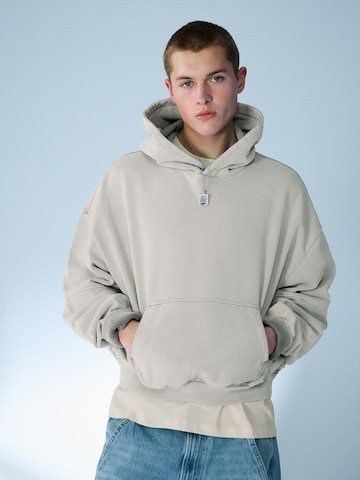 Sweat-shirt Bershka en gris : devant