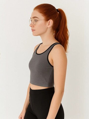 Tommy Life Top 'Crop Top' in Grey