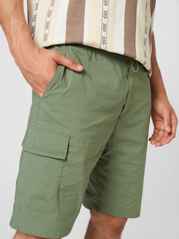 s.Oliver Широка кройка Карго панталон в зелено
