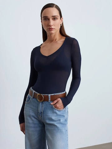 Dilvin Top in Blue