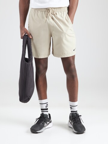 regular Pantaloni sportivi di NIKE in verde: frontale