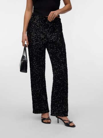 Wide leg Pantaloni 'VMBella' di VERO MODA in nero: frontale