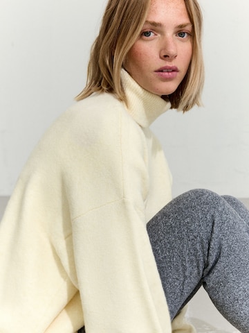 Bershka Sweater in Beige