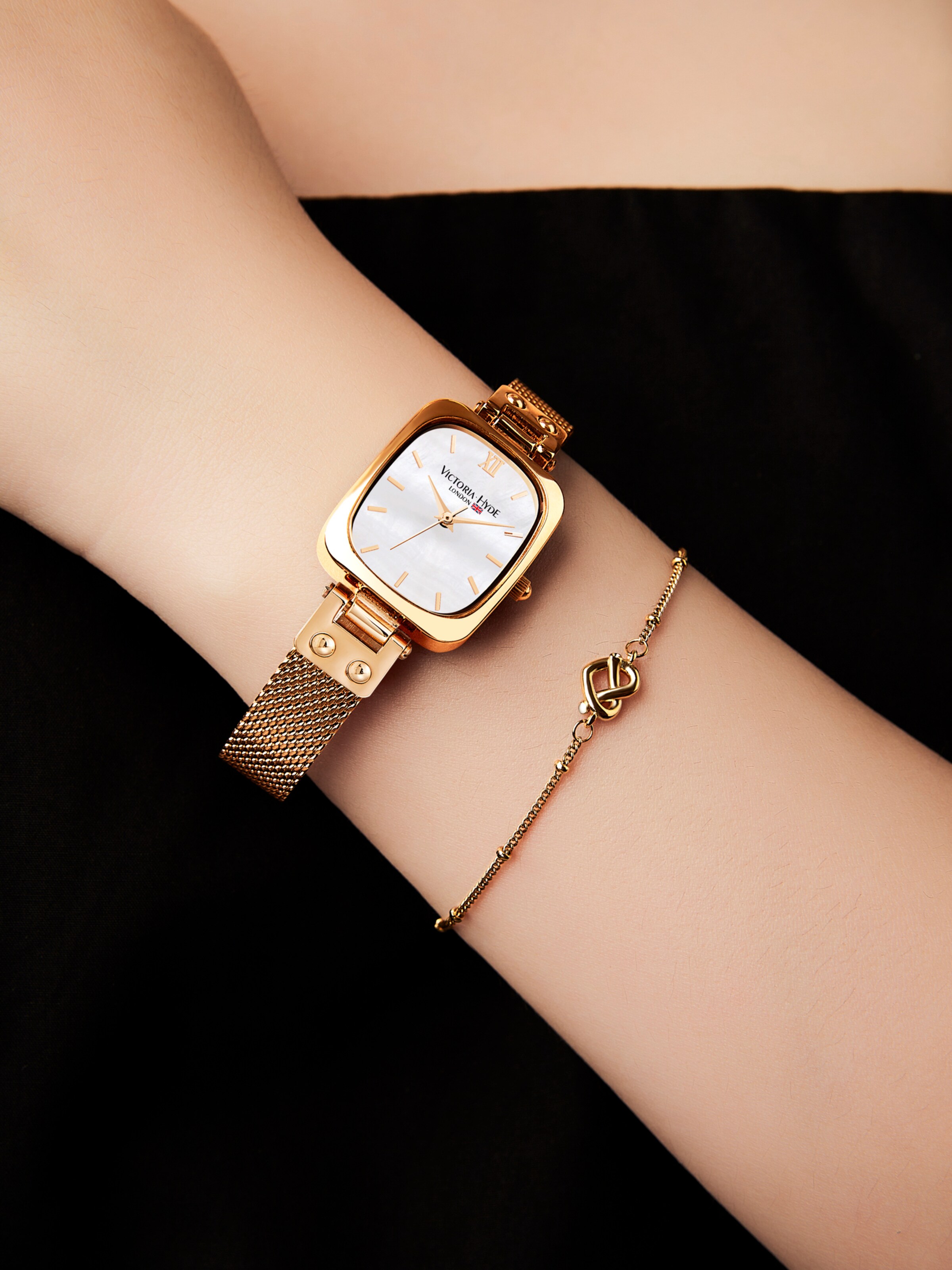 Victoria Hyde Analog watch 'Vivian' in Gold: front