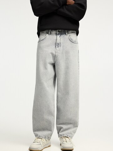 Pull&Bear Loosefit Jeans in Grijs: voorkant