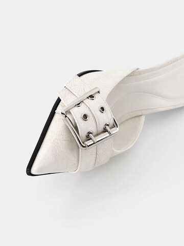 Mule Bershka en blanc