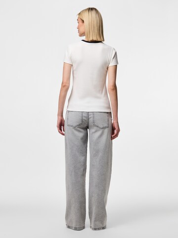 Maglietta 'PCMay' di PIECES in bianco