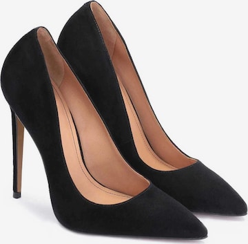 Kazar Pumps in Black