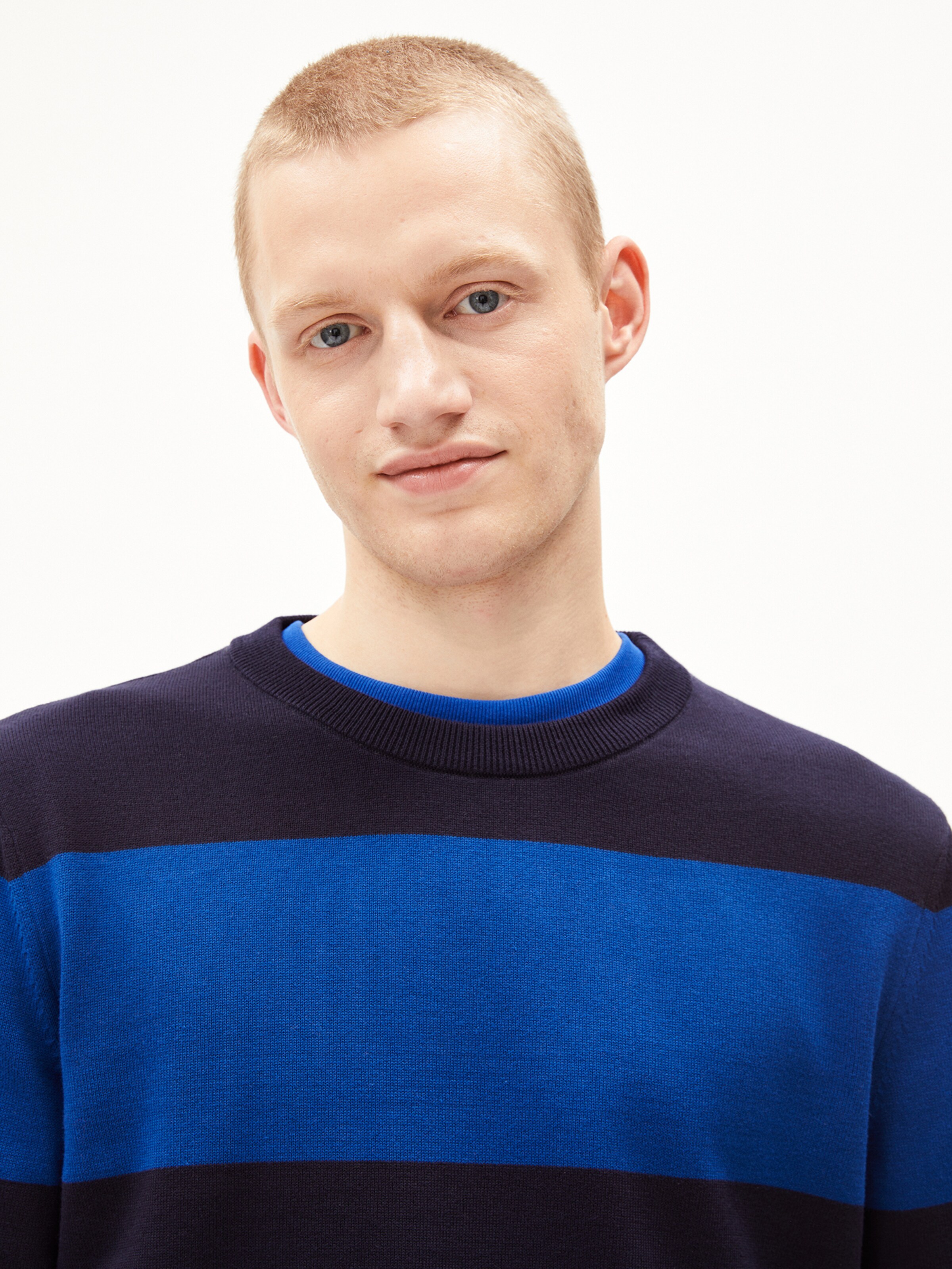 ARMEDANGELS Trui ' LOUKAA STRIPES ' in Blauw: voorkant