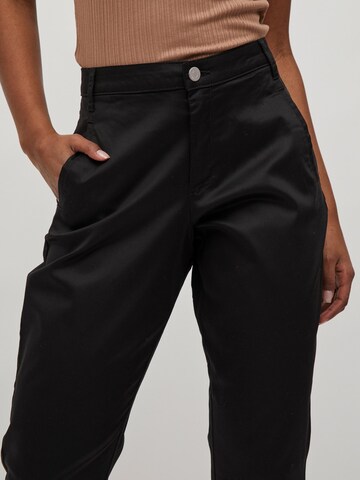 VILA Tapered Chino trousers in Black