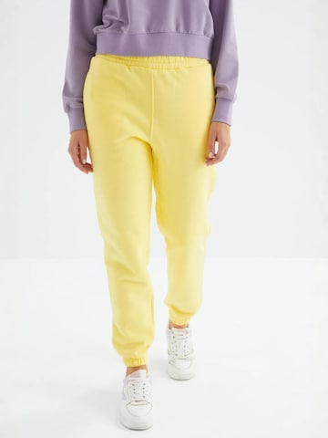 Tommy Life Regular Workout Pants 'Jogginghose' in Yellow