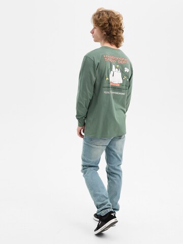 hydroponic - Camiseta 'Hydroponic x Peanuts Regular-Fit Long-Sleeve Ski Lift T-Shirt' en verde