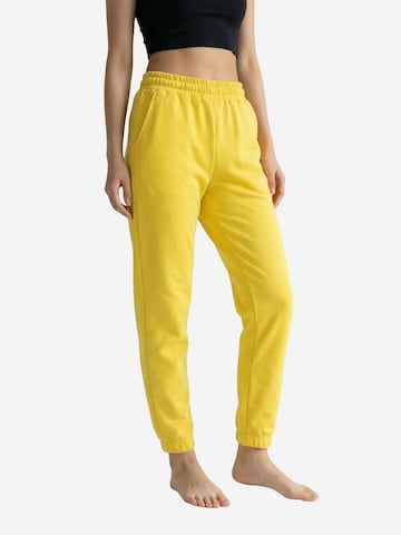 Tapered Pantaloni sportivi di My fashion in giallo