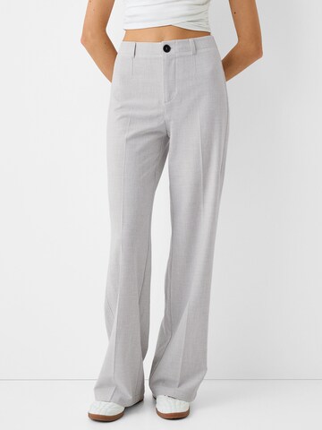 Bershka Wide leg Pleated Pants in Grey: front