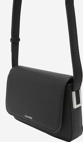 Calvin Klein - Bolso de hombro en negro: frente