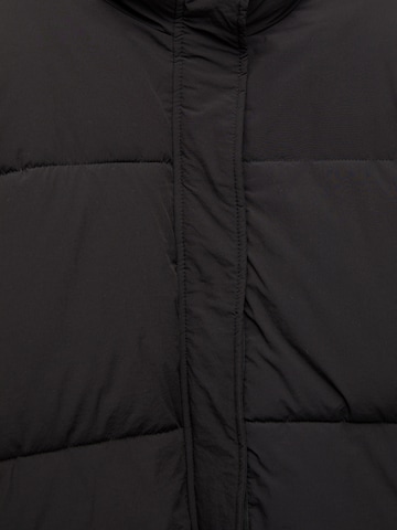 Pull&Bear Kurtka zimowa w kolorze czarny