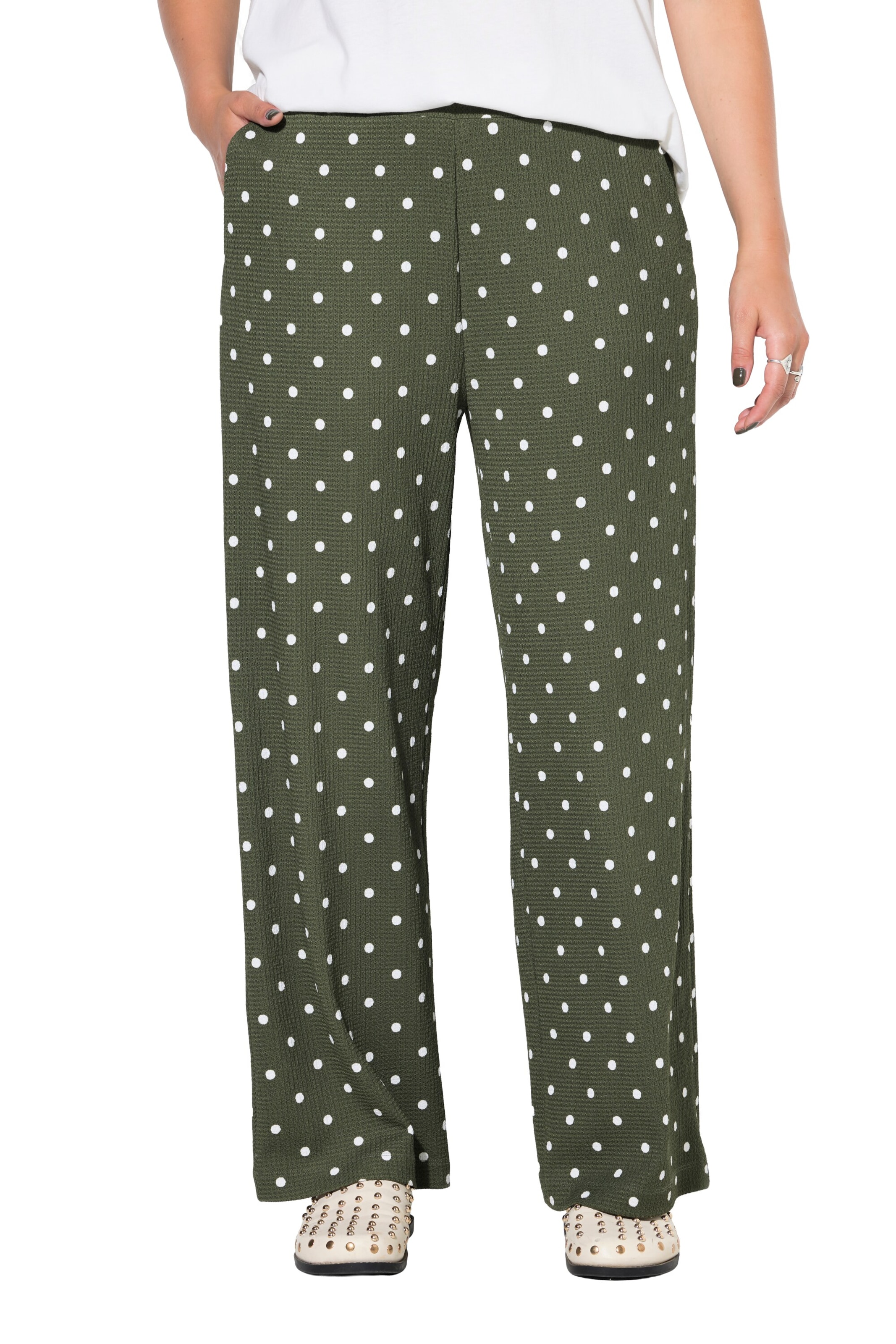Studio Untold Regular Trousers in Green: front