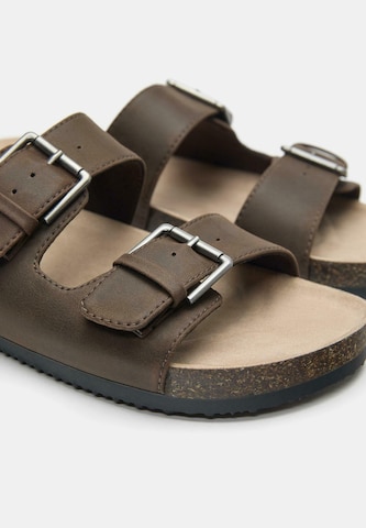 Pull&Bear Mules in Brown