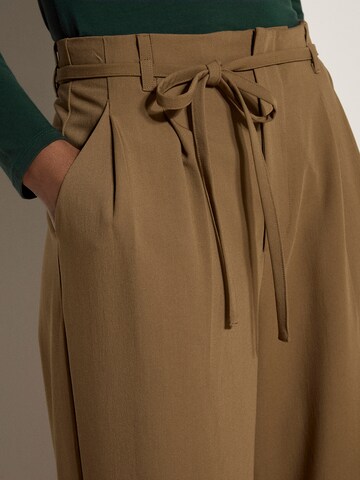 regular Pantaloni ' Bundfaltenhose ' di Apricot in beige