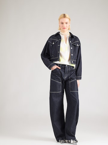 Emily Van Den Bergh - Blusa en blanco