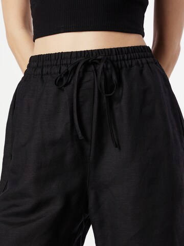 Lindex Normální Kalhoty 'Shorts' – černá