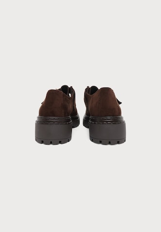 Chaussure basse GLAMOROUS en marron