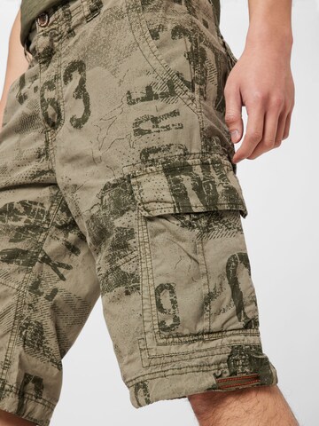 CAMP DAVID - regular Pantalón cargo en verde