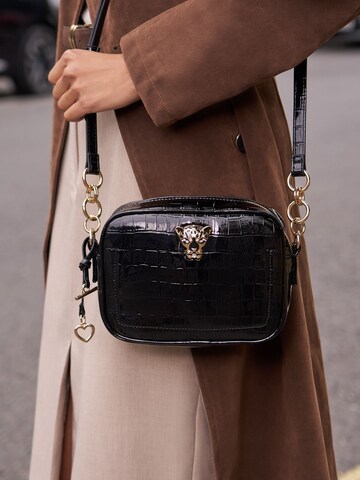 Lipsy Axelremsväska i svart