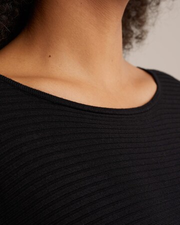 WE Fashion Sweater in Black