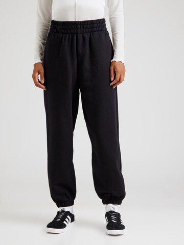 Karo Kauer Tapered Hose in Schwarz: Vorderseite
