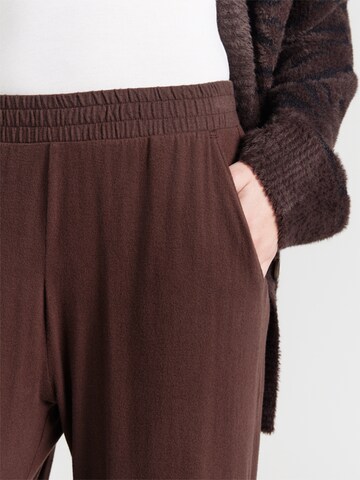 Abercrombie & Fitch Bő szár Nadrág - barna