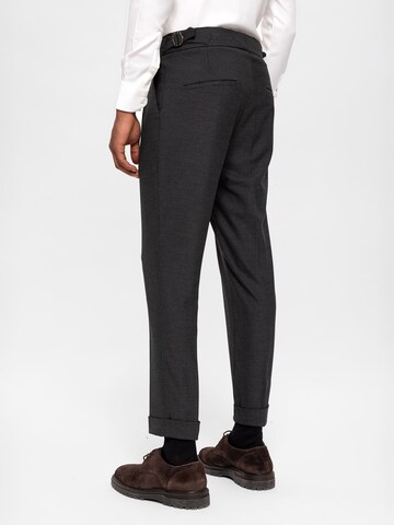 Antioch Regular Bundfaltenhose in Grau