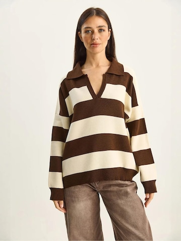 Bianco Lucci - Pullover em castanho: frente