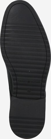 TOMMY HILFIGER Čevlji na vezalke | črna barva