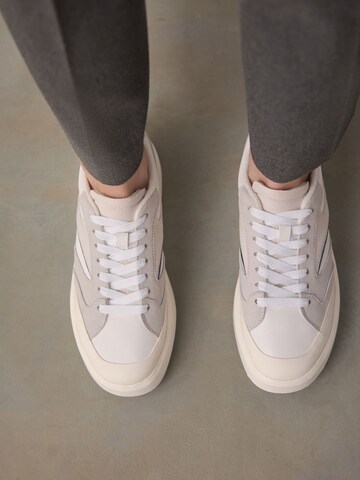 Next Низкие кроссовки 'Forever Comfort' в Белый