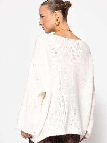 SASSYCLASSY Oversizepullover in Weiß