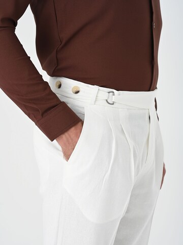 Tapered Pantaloni con pieghe di Antioch in bianco