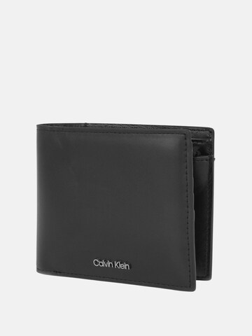 Portamonete 'RAISED EW BILLFOLD W/CARD+C' di Calvin Klein in nero
