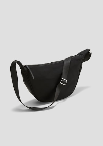 s.Oliver Schultertasche in Schwarz