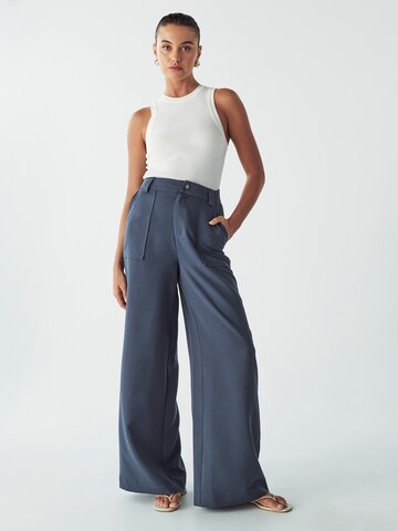 Willa Wide leg Trousers 'Deya' in Blue: front