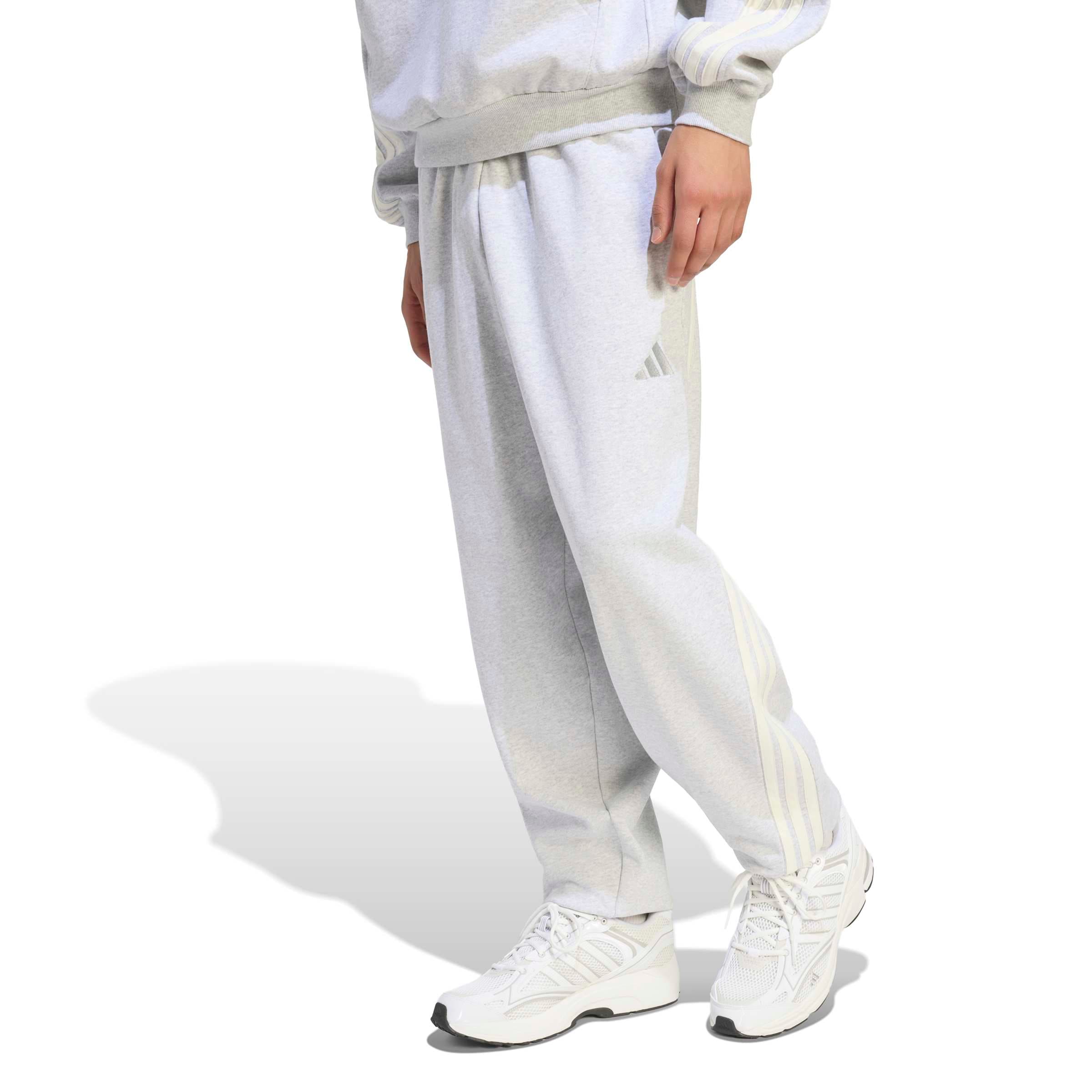 ADIDAS SPORTSWEAR Tapered Παντελόνι φόρμας 'AK' σε γκρι: μπροστά