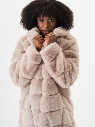 GINI LONDON Langmantel 'Gini Panelled Hooded Longline Fur' in Grau: Vorderseite