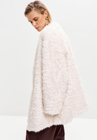 CESARE GASPARI Tussenmantel in Beige