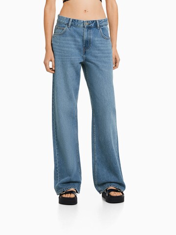 Bershka Wide leg Jeans in Blue: front