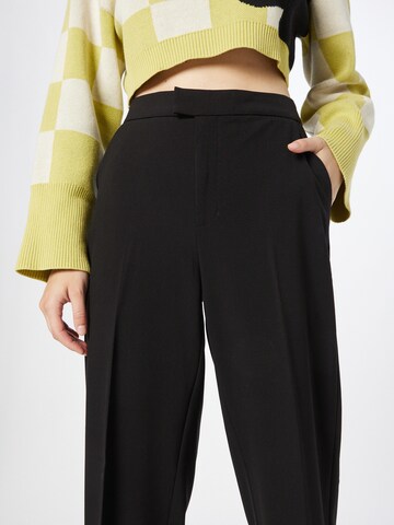 Peppercorn Loose fit Trousers with creases 'Diana' in Black
