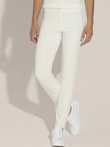 MADELEINE Slimfit Broek in Wit: voorkant