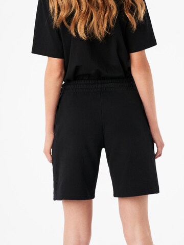 Carnalita - Loosefit Pantalón 'Pantalón corto de chándal con logo bordado' en negro