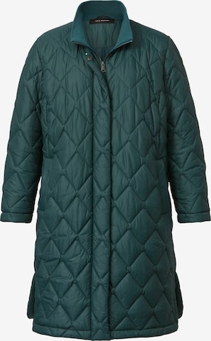 Sara Lindholm Winter Coat in Green: front
